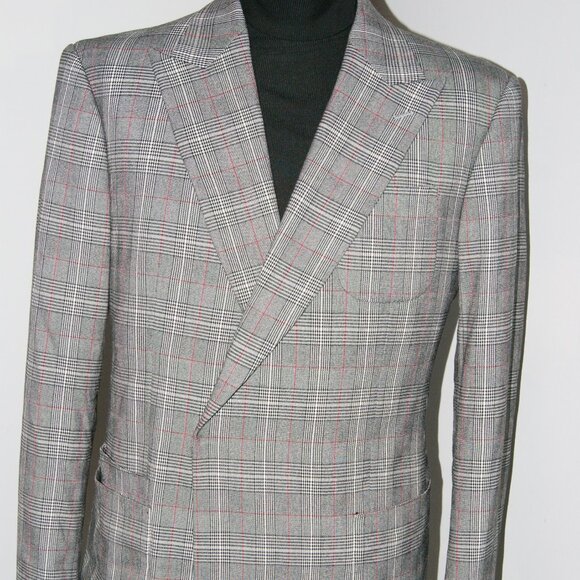 Single Hidden Button Closure Suit - Picture 4 of 7